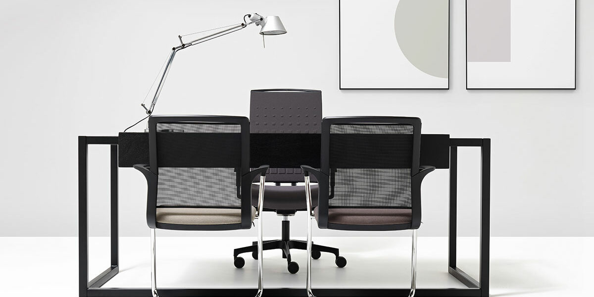 Host sedia visitatore e fronte scrivania